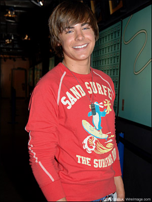 zac-efron-300a100606.jpg